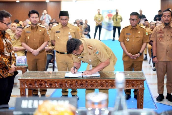 percepatan_eliminasi_tuberkulosis_bobby_nasution_teken_komitmen_bersama_dengan_tujuh_gubernur_lainnya