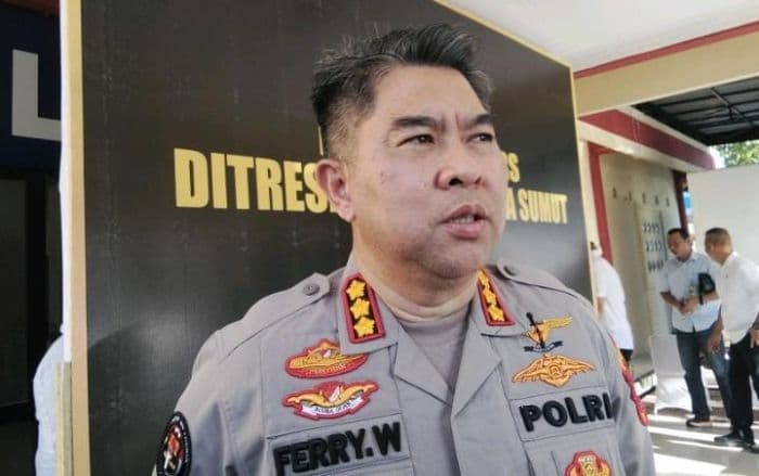 ricuh_di_dprd_sumut_enam_polisi_terluka_saat_amankan_aksi_mahasiswa