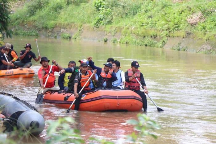 6150_relawan_bersihkan_sungai_di_binjai_dan_angkut_1333_ton_sampah