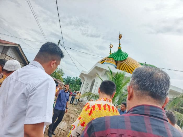 angin_puting_beliung_terpa_aek_natas_labura_gubernur_dan_bupati_turun_ke_lokasi