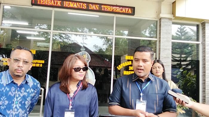 disebut_dalang_demo_hera_enica_laporkan_akun_ferry_irwandi_ke_polda_sumut_