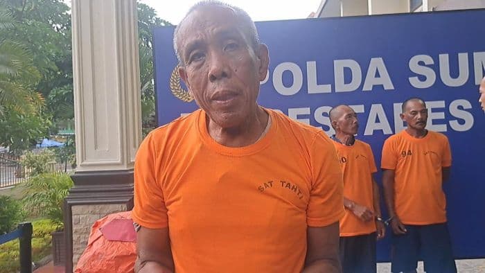 gegara_nonton_film_porno_pakai_handphone_sewaan_pria_lansia_cabuli_anak_11_tahun_semalaman