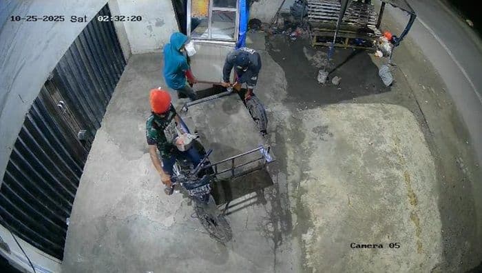 becak_hantu_gasak_steling_penjual_burger_di_medan_tembung_aksi_terekam_cctv