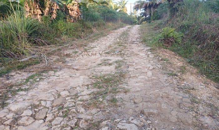 jalan_rusak_parah_di_simalungun_warga_keluhkan_akses_terhambat_hingga_sulit_dapat_layanan_kesehatan
