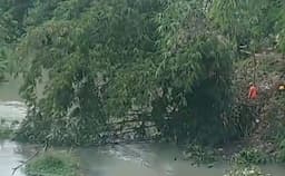 warga_pematangsiantar_protes_penebangan_bambu_di_tepi_sungai_takut_picu_banjir
