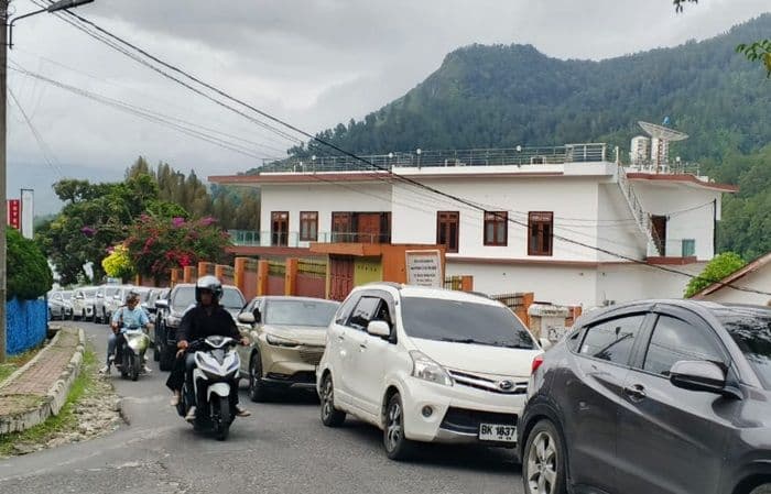 libur_panjang_antrean_kendaraan_kian_memanjang_dari_toba_hingga_ke_simalungun