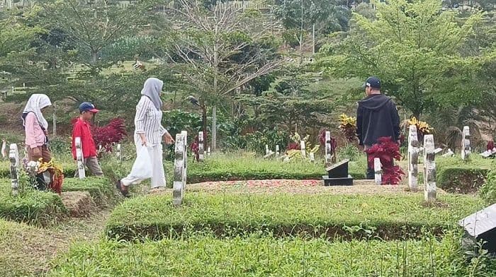 pemakaman_warga_terpapar_covid19_di_medan_sepi_peziarah