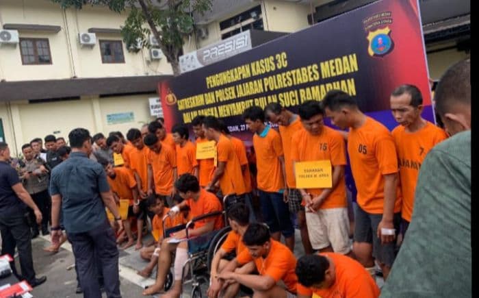 polrestabes_medan_pamerkan_hasil_tangkapan_sepekan_kasus_curanmor_menonjol