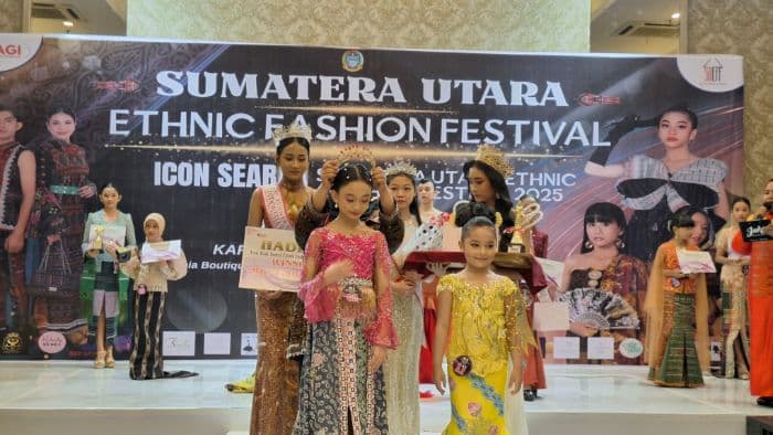 ajang_sumut_ethnic_fashion_festival_2025_lahirkan_pemenang_muda_berbakat