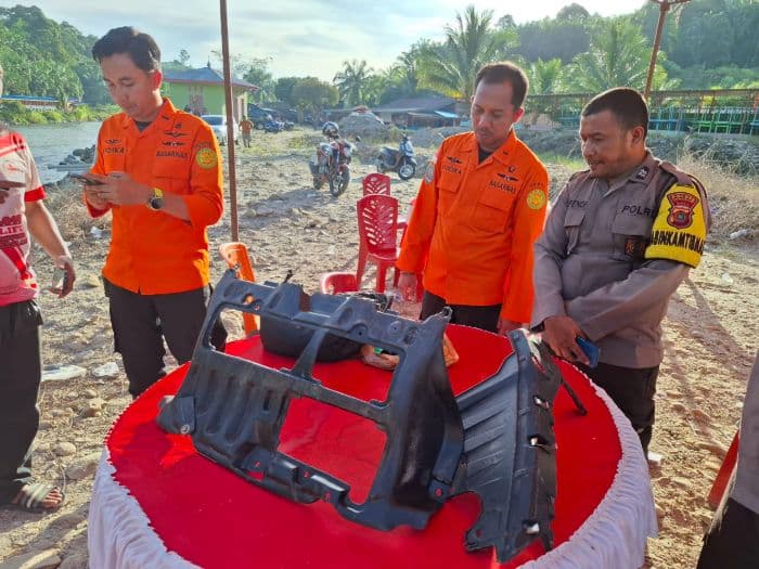 basarnas_temukan_serpihan_mobil_yang_terjun_ke_sungai_pakpak_bharat