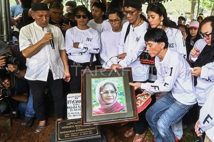 ibu_bimbim_slank_bunda_iffet_meninggal_dunia_di_usia_87_tahun