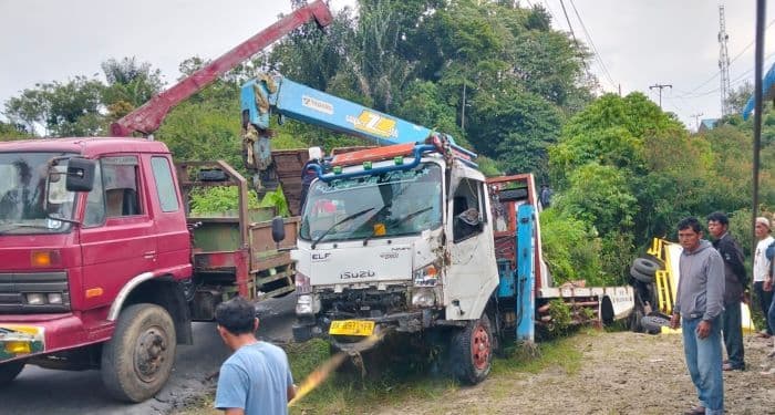 truk_losbak_bermuatan_canter_box_jatuh_ke_jurang_di_jalinsum_sitinjo_dairi_