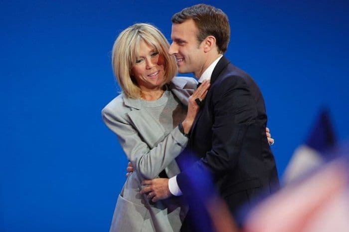 istri_dorong_wajah_macron_di_pesawat_presiden_prancis_klarifikasi