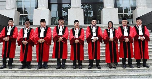 mk_putuskan_pendidikan_dasar_wajib_dibiayai_pemerintah_sekolah_negeri_dan_swasta