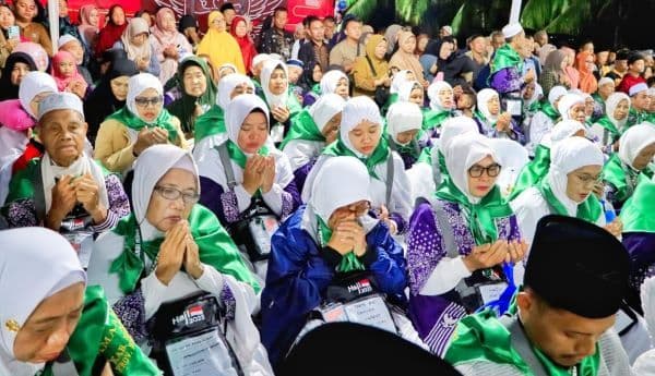 pelepasan_196_calon_haji_simalungun_diiringi_rasa_haru_dan_doa_keluarga_