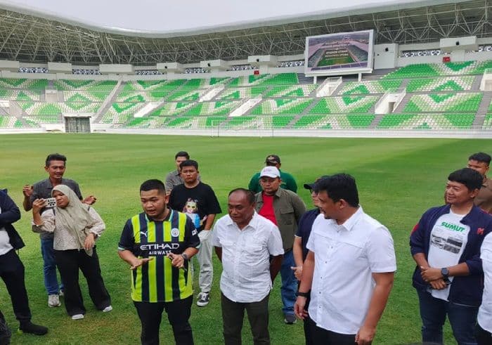kas_hartadi_tinjau_susu_isyarat_jadi_pelatih_psms_medan_musim_ini