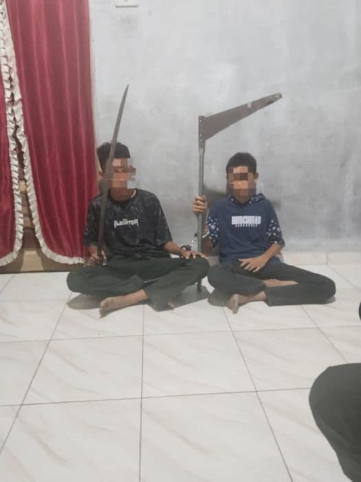 polsek_kisaran_gagalkan_tawuran_geng_motor_dua_remaja_bersenjata_tajam_diamankan
