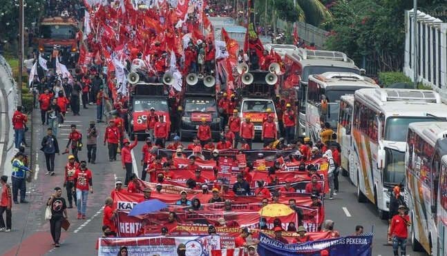 demo_buruh_28_agustus_ribuan_massa_ke_dpr_istana_ini_tuntutannya
