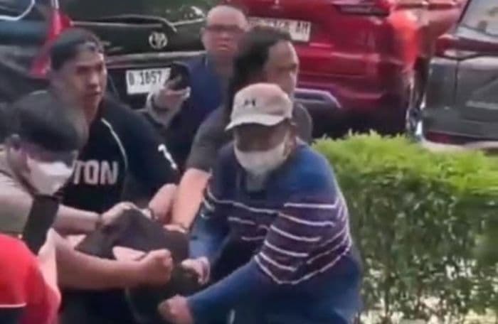 video_anggota_kasat_reskrim_polrestabes_medan_diduga_aniaya_demonstran_viral_di_medsos