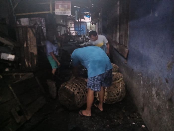 drainase_mampet_pasar_dwikora_pematangsiantar_becek_dan_perlu_pengerukan_menyeluruh