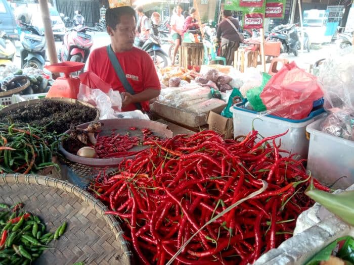 harga_cabai_rawit_naik_di_toba_bawang_merah_turun