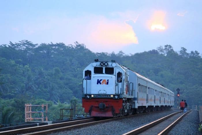lowongan_kerja_kai_2025_untuk_slta_d3_dan_s1_daftar_sekarang