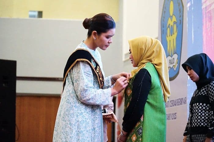 maya_hasmita_dikukuhkan_sebagai_bunda_paud_labuhanbatu