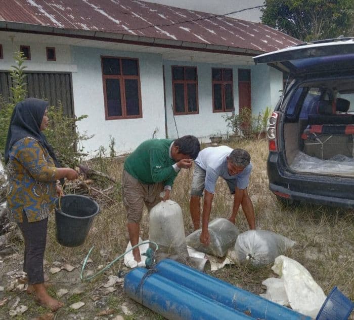 tingkatkan_produksi_budidaya_bbi_hatonduhan_salurkan_4890_benih_ikan