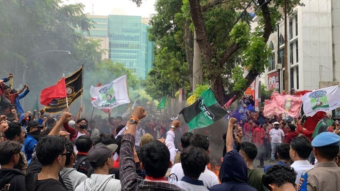 tuntut_kinerja_dan_bubarkan_dpr_cipayung_sumut_sebut_dpr_banci