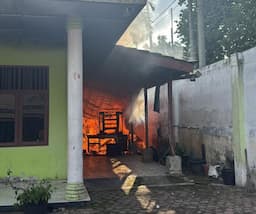 kantor_kesbangpol_binjai_terbakar_jalan_macet