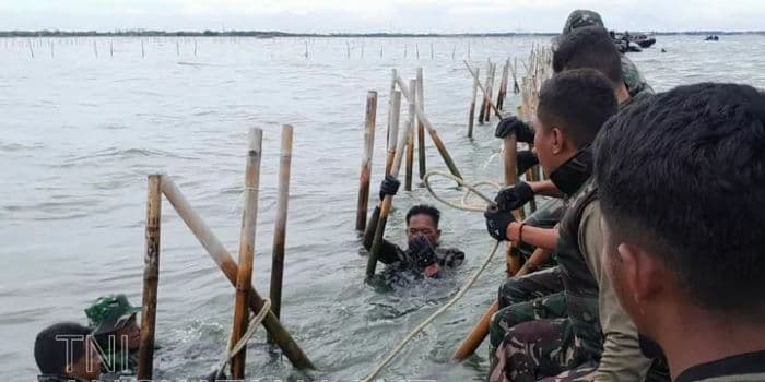 kendala_cuaca_1146_km_pagar_laut_belum_dapat_dibongkar