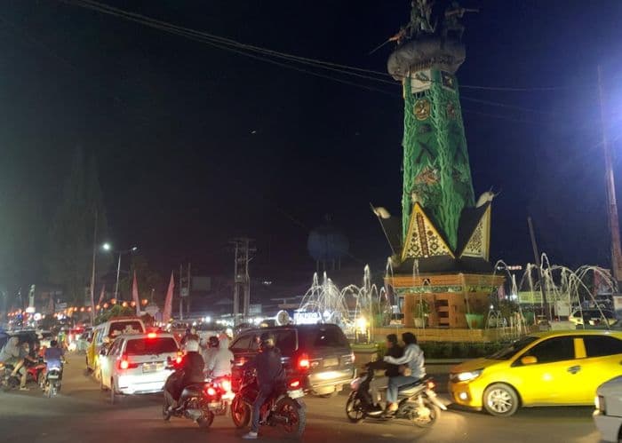 malam_tahun_baru_imlek_bundaran_tugu_perjuangan_berastagi_karo_macet