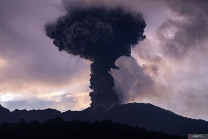 pendakian_gunung_marapi_sumbar_dilarang_permanen_