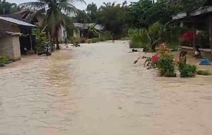 tanggul_sungai_sibaro_jebol_163_rumah_di_sergai_terendam_air