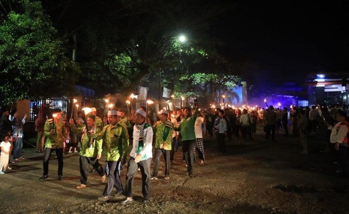 pawai_obor_menyambut_bulan_suci_ramadan_1446h_digelar_di_labusel