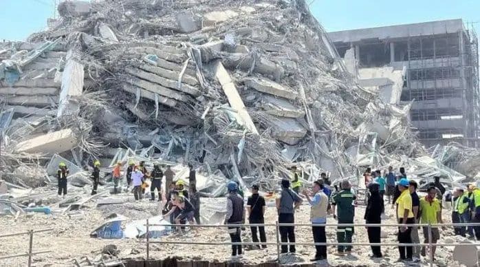 81_orang_dikabarkan_terjebak_dalam_gedung_yang_runtuh_di_thailand