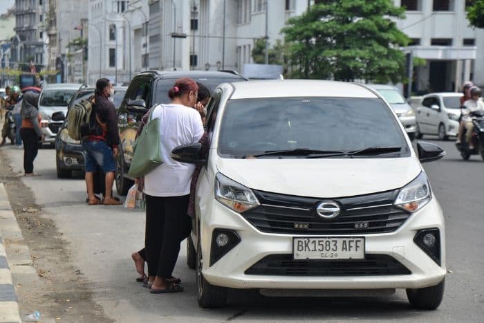 jasa_penukaran_uang_baru_ramai_di_lapangan_merdeka_medan