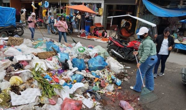 libur_cuti_bersama_pemkab_dairi_bersihbersih_di_pasar_sidikalang