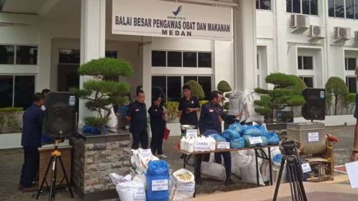 bbpom_medan_temukan_570_kg_mi_basah_berformalin_di_pematangsiantar
