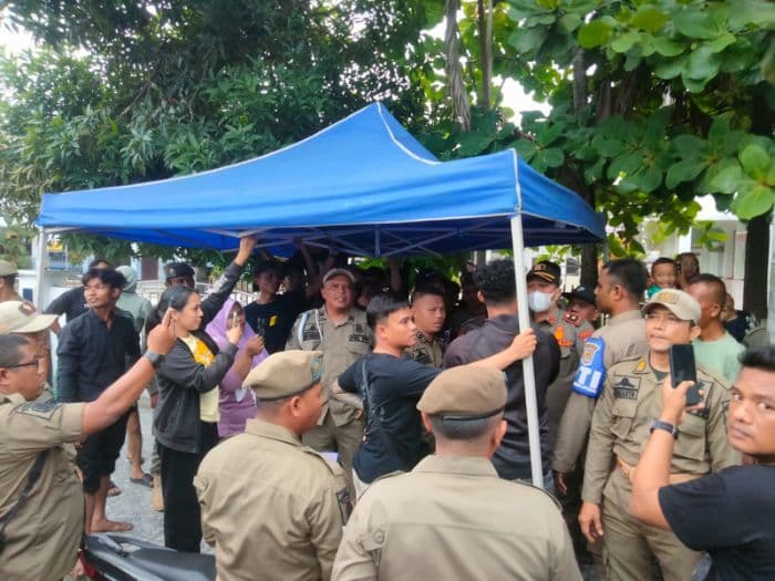 ditertibkan_satpol_pp_pkl_di_kisaran_minta_solusi_lapak_berjualan