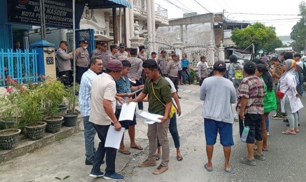 kantor_nasdem_siantar_didemo_buntut_dugaan_pemukulan_mahasiswa_