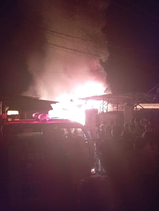 lokasi_terpisah_empat_rumah_ludes_terbakar_di_padangsidimpuan_
