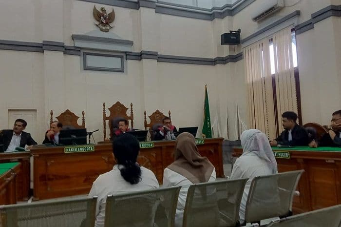 sidang_tuntutan_kasus_korupsi_bok_dan_jaspel_oleh_mantan_kadinkes_tapteng_ditunda
