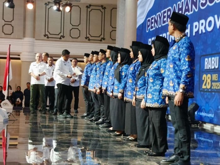 692_cpns_lingkungan_pemprov_sumut_terima_sk_pengangkatan