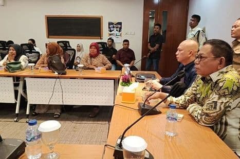 ditipu_puluhan_miliar_orang_tua_casis_tni_ngadu_ke_dprd_sumut