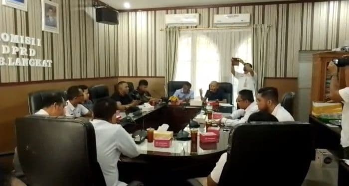 dprd_akan_tinjau_lahan_bersengketa_di_desa_tualang_langkat