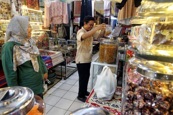 jelang_musim_haji_penjualan_oleholeh_khas_tanah_suci_di_medan_meningkat