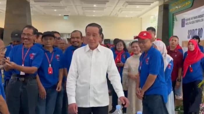 jokowi_hadiri_reuni_ugm_respons_isu_ijazah_palsu_makin_memanas