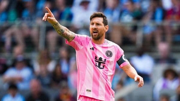 lionel_messi_kena_sanksi_pelatih_sindir_mls