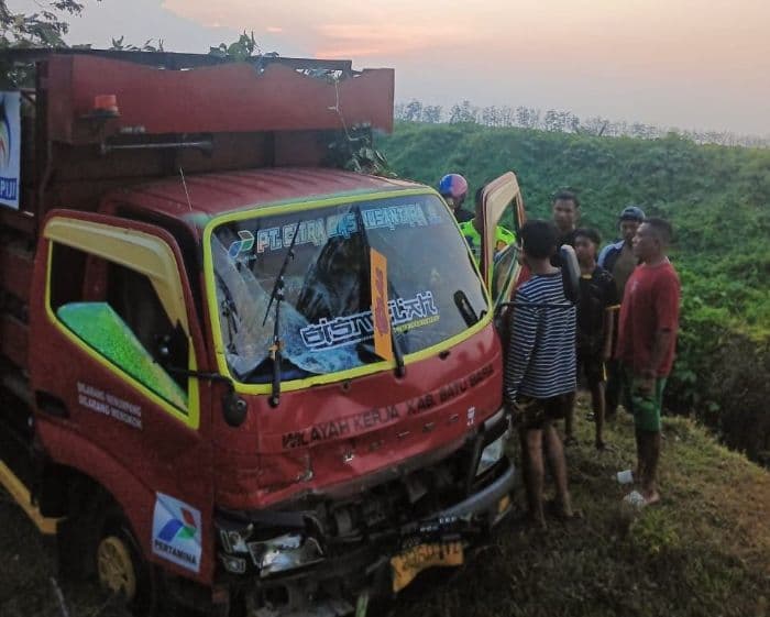 mahasiswa_kkn_tewas_dalam_kecelakaan_di_lima_puluh_warga_berduka_dan_kehilangan